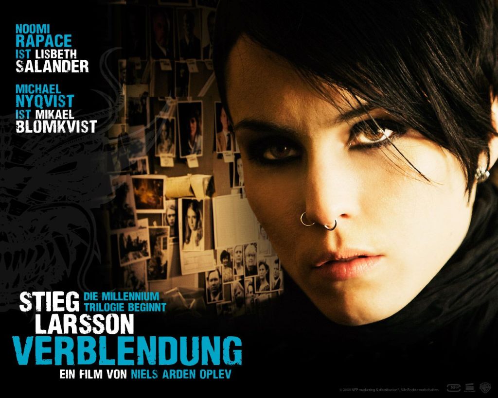 Девушка с татуировкой дракона